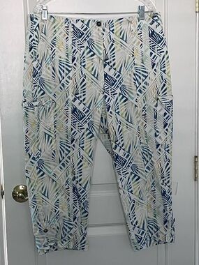 Chico's Tropical Leaf Print cargo capri Pants - Blue, Green & Cream sz 14/16